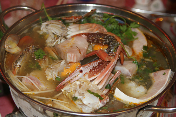 Tùy từng địa phương mà cách chế biến cũng như nguyên liệu của món ăn này được biến tấu khác nhau.