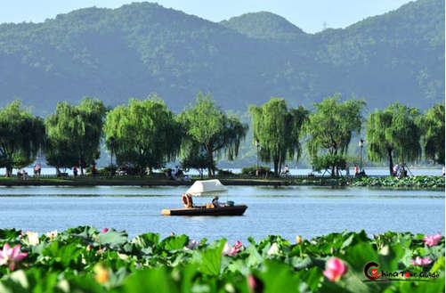 Mùa hè ở Tây Hồ
