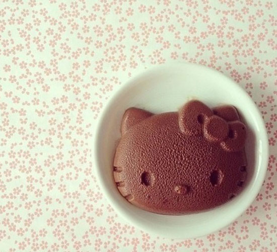 Bánh pudding mèo Hello Kitty.