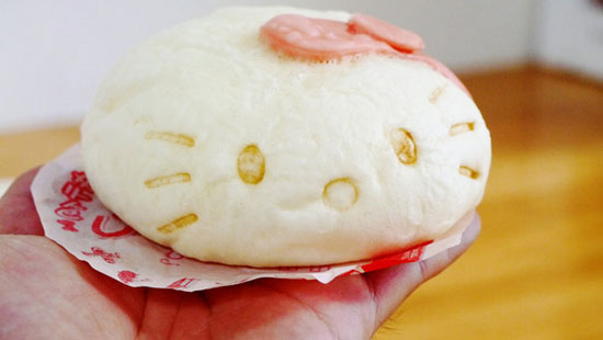 Bánh bao ăn sáng cho các bé gái.