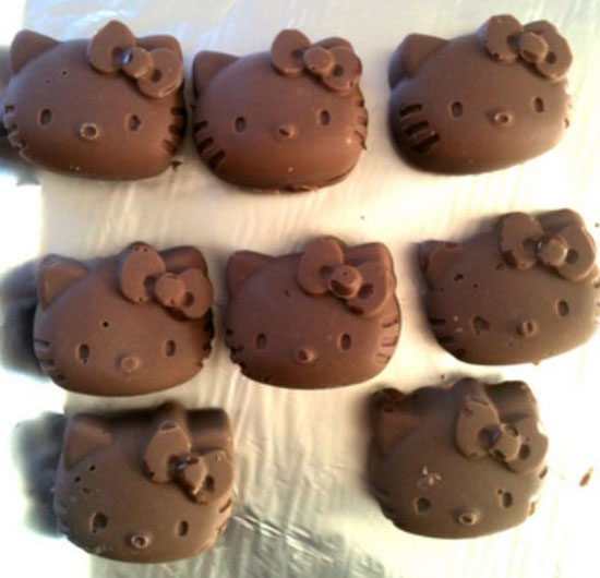 Bạn cũng có thể tự làm những miếng chocolate xinh yêu thế này.