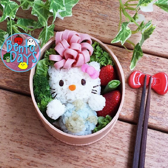Hộp cơm Bento mang đến văn phòng.