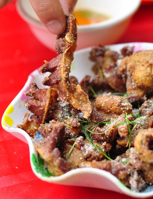 Mề gà rang muối 55.000 đồng/đĩa.