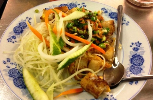 Bột được chiên lâu nên giòn rụm nhưng vẫn dai khá 