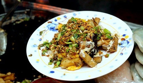 Bột chiên có giá bán lên đến 35 nghìn đồng 1 đĩa