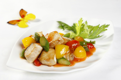 Cá chẽm chiên xốt rau củ