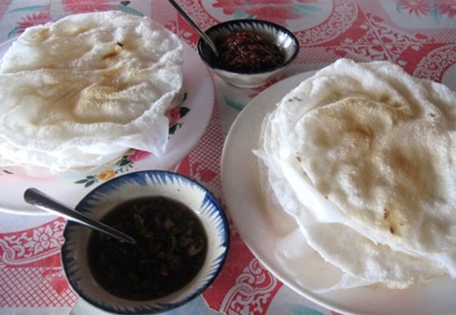 Bánh tráng đập là món dân dã mà người con xứ Quảng nào cũng biết