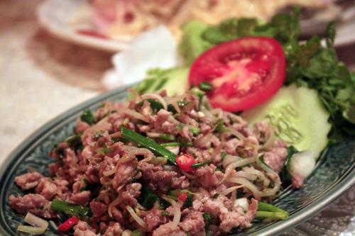 Món láp là một món tái vô cùng độc đáo của người Ve 