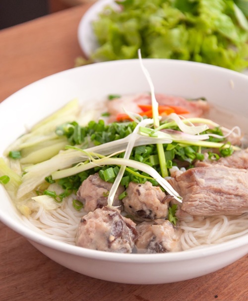 Bún mọc dọc mùng thanh đạm.