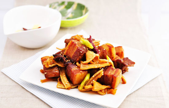 Thịt ba chỉ kho củ cải khô 
