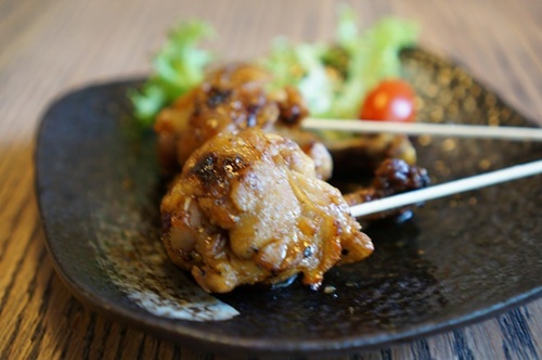 Tỏi cánh gà nướng terayaki dai, chắc.