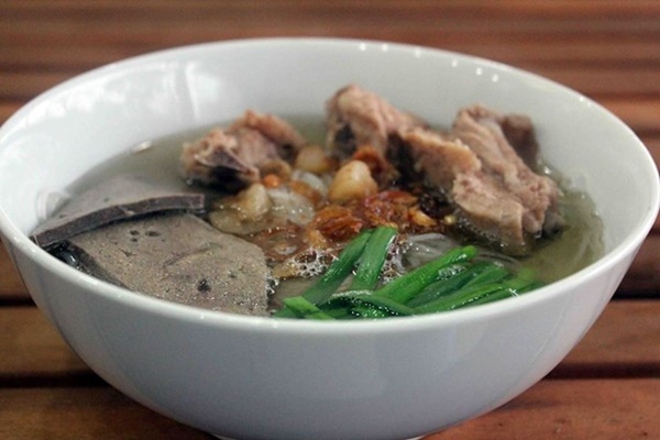 Hủ tiếu sườn Vĩnh Long tại Chân Đất.