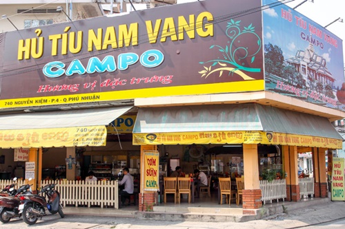 Không gian quán thoải mái và mộc mạc