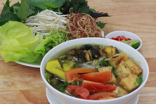 2. Bún ốc chuối đậu