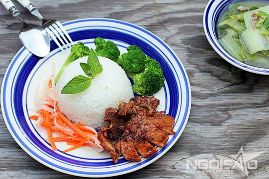 Cơm sườn cốt lết ram 