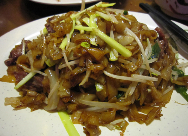 Mỳ xào thịt bò kiểu Trung Quốc.