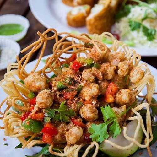Sụn gà rang muối.