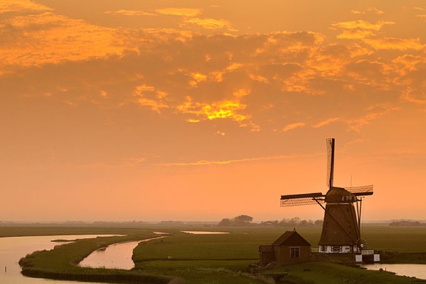 Texel là một đảo đô thị nằm trong tỉnh North Holland của Hà Lan. Đây là đảo lớn nhất và dân cư đông đúc nhất của quần đảo Frisian, nằm trên biển Wadden.