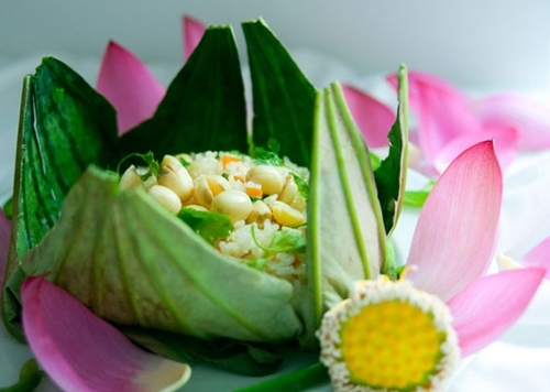 Cơm hấp lá sen