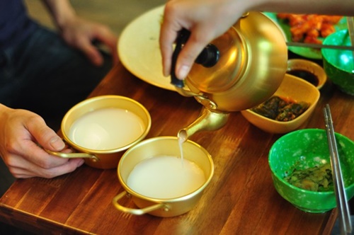 Rượu ấm.