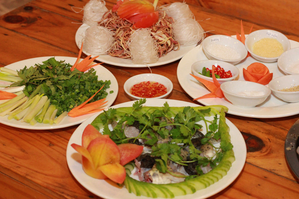 6. Ếch tắm suối