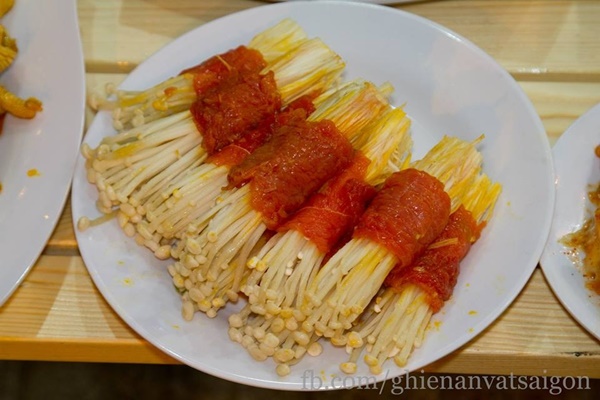Bò cuộn nấm kim châm