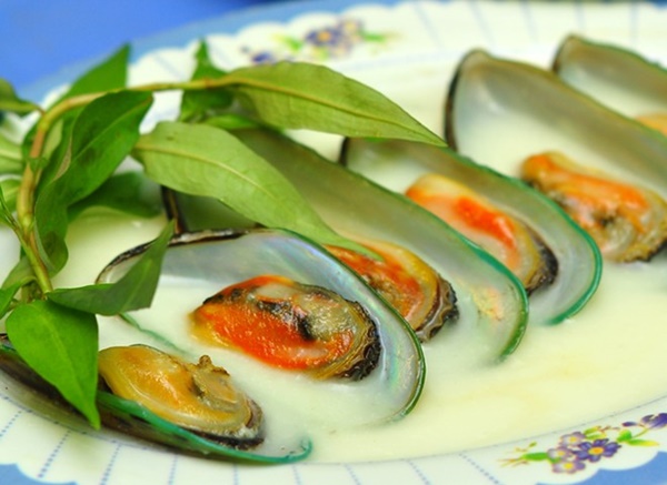 Vẹm xanh xào dừa.