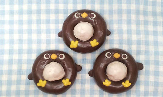 Ba bạn cánh cụt bằng chocolate.