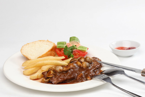 Bò nướng sốt.