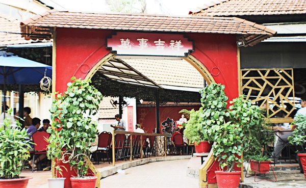Khu sân vườn biểu diễn nhạc kịch Trung Hoa.