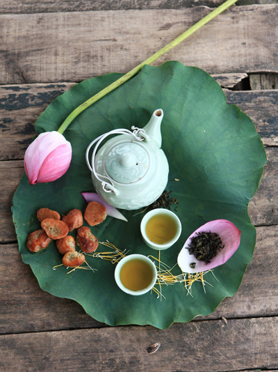 Hầu như ai tới đây cũng uống trà sen.