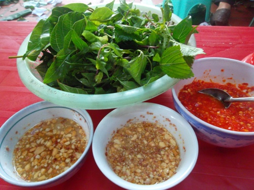 Nước chấm góp phần tạo nên hương vị đặc biệt cho món ăn.