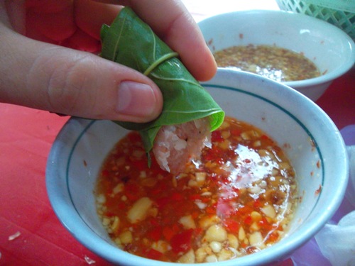 Món ăn chơi dân dã với người dân Thanh Hóa nhưng lại là đặc sản khó quên đối với những khách lạ mới thưởng thức lần đầu.