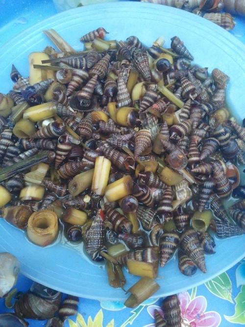 Nếu chưa quen, bạn sẽ bị “xúc động” bởi vị cay nồng của món ăn.