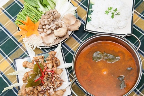 Ấm áp mùa mưa với lẩu ếch xanh cay nồng thơm ngọt 