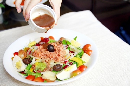 Đi ăn món tây giá rẻ ở Bonjour Resto’