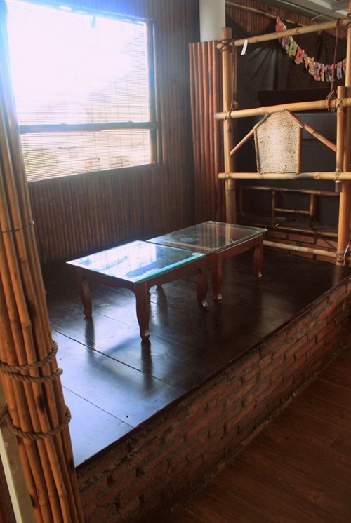 Những món đồ hoài niệm ở cà phê nhà kho 