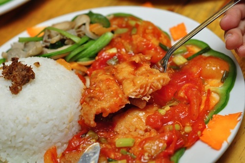 Quán ăn gây nghiện với dân công sở phố Lò Đúc