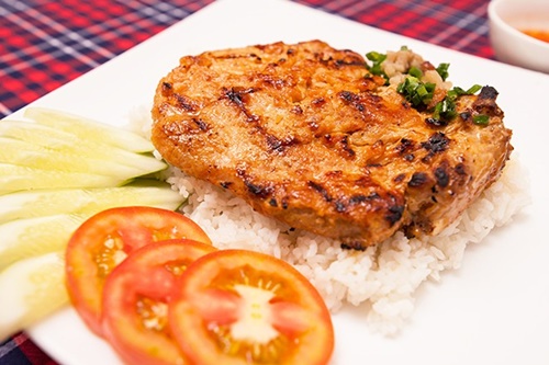 Tới nhà hàng món Âu ăn bánh xèo A Phủ 