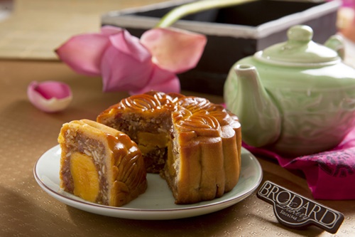 Brodard giới thiệu bánh Trung thu tiramisu trà xanh và sen nam việt quất