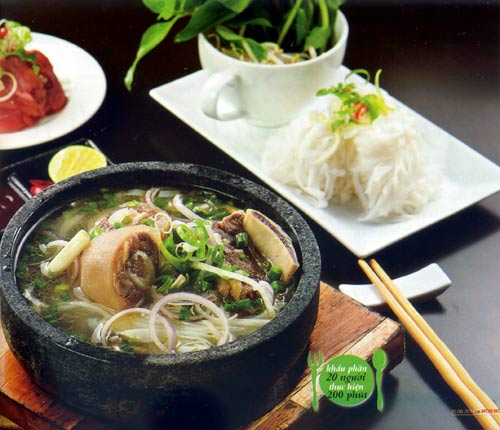 Bữa sáng dinh dưỡng với phở sườn bò