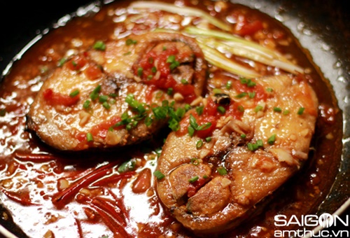 Đậm đà cá thu chiên sốt cà chua 