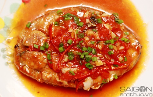 Đậm đà cá thu chiên sốt cà chua 