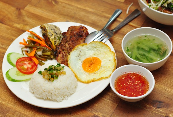 Cơm tấm 40.000 đồng...