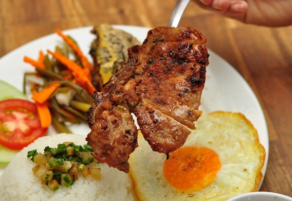 ... có dải sườn nướng lớn