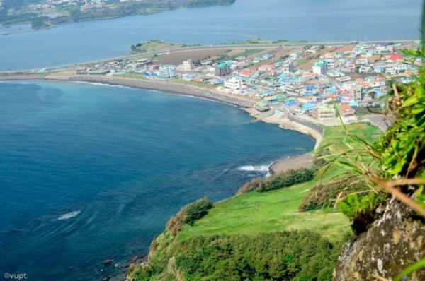Với biển xanh, cát trắng rất đỗi nên thơ.