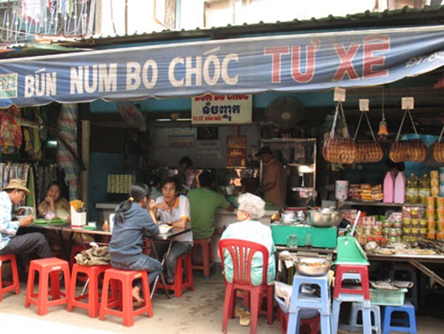 Ghé chợ Campuchia thưởng thức bún Nam Vang