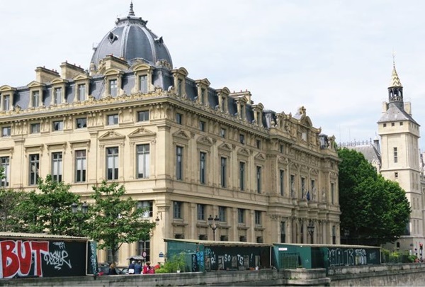 Hai bên bờ sông Seine trong thành phố Paris được UNESCO công nhận là di sản văn hóa thế giới năm 1991. 