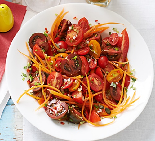Hai bước đơn giản để có salad cà chua và cà rốt cho ngày hè