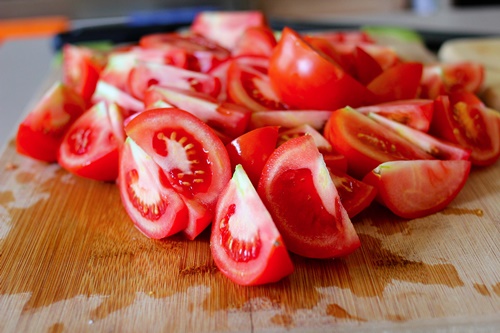 Hai bước đơn giản để có salad cà chua và cà rốt cho ngày hè